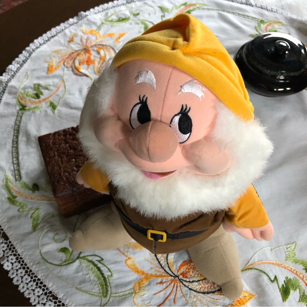 Vintage Disney on Ice Snow White and the Seven Dwarfs "Happy" Stuffed Toy. 13" - Picture 7 of 14